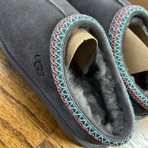 Uggs - brand new women's size 9, dark gray "Tasman".